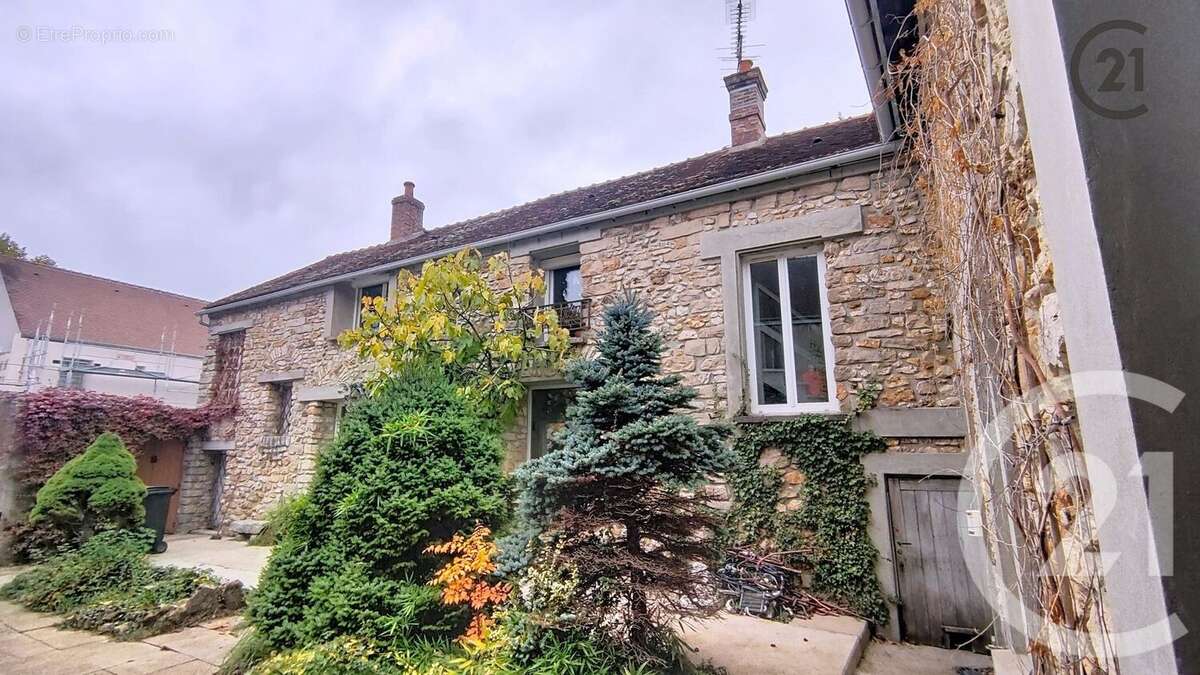Maison à VERT-SAINT-DENIS