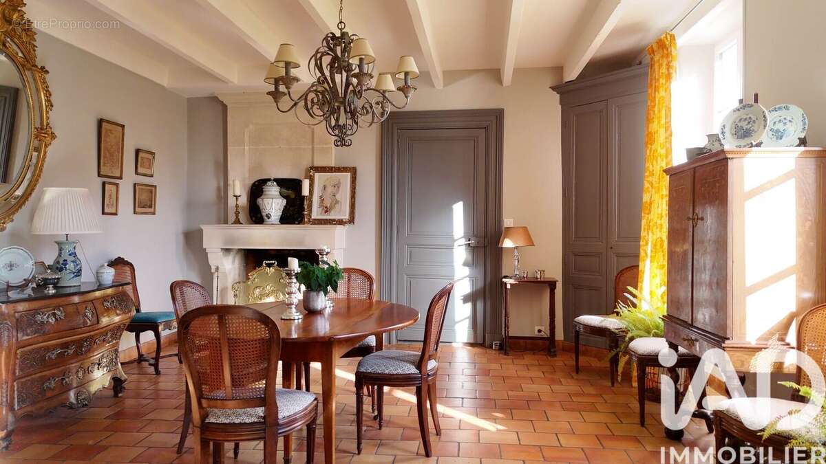 Maison 335 m² à Bourg-Charente  - photo 7