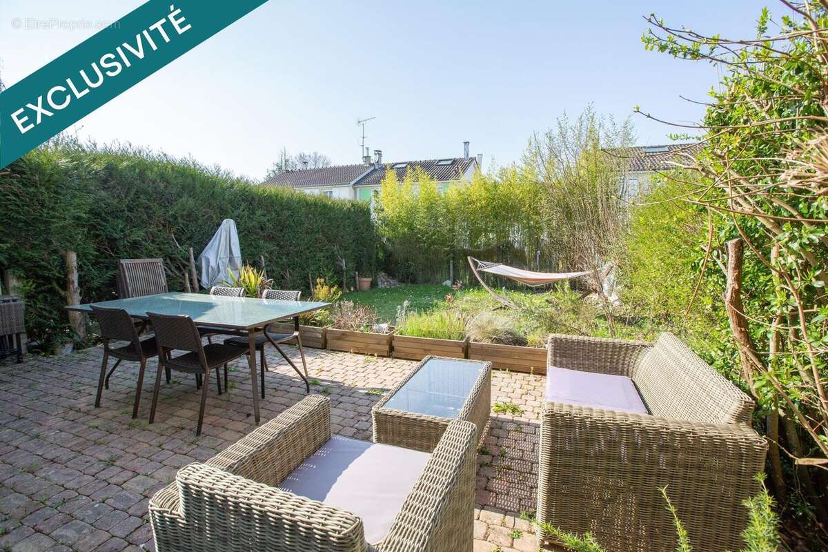 Photo 3 - Maison à LE MESNIL-SAINT-DENIS