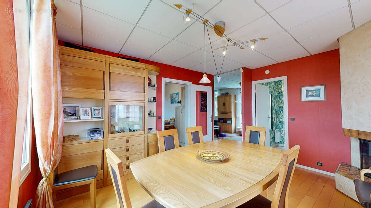 Maison à NEAUPHLE-LE-CHATEAU