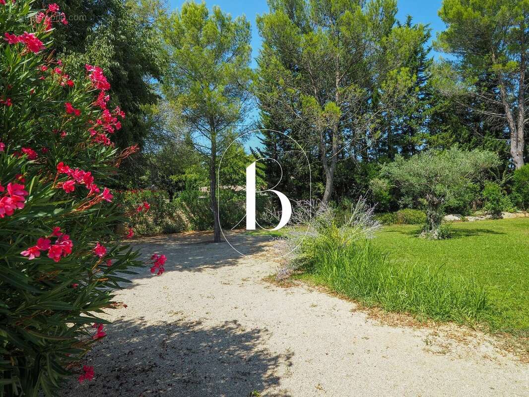 Maison 180 m² à Uzes  - photo 9