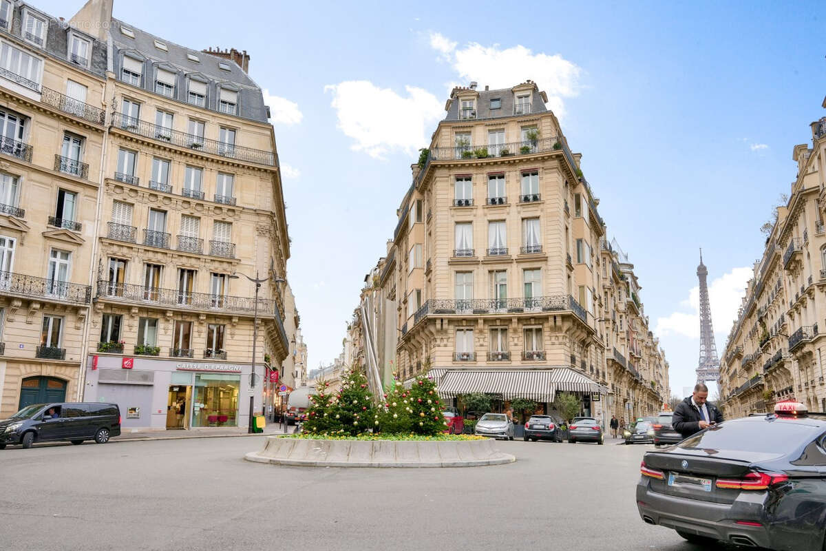 Appartement à PARIS-16E