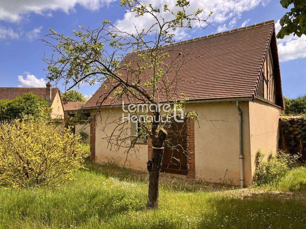 Belle maison ancienne sur 1730 m² de terrain clos-planté - photo 12