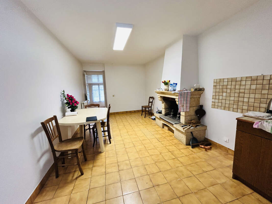 Maison à COGLES