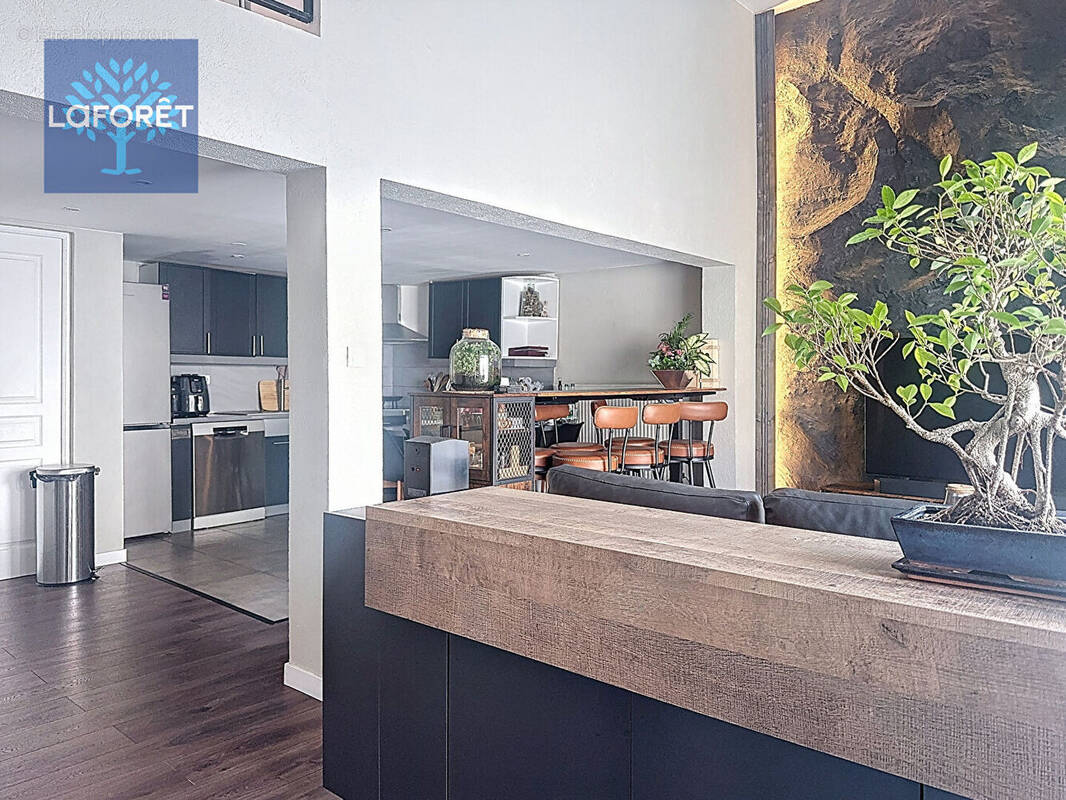 Appartement à SAINT-GENIS-LAVAL