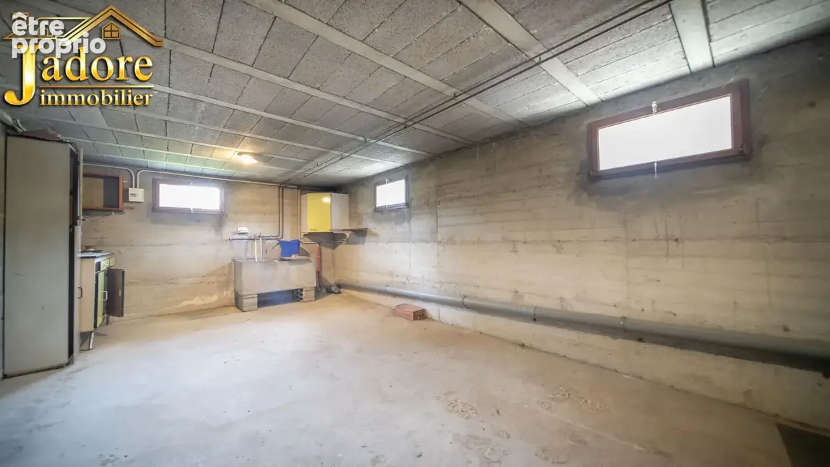 *** trop tard ** maison de village beau volume - photo 21