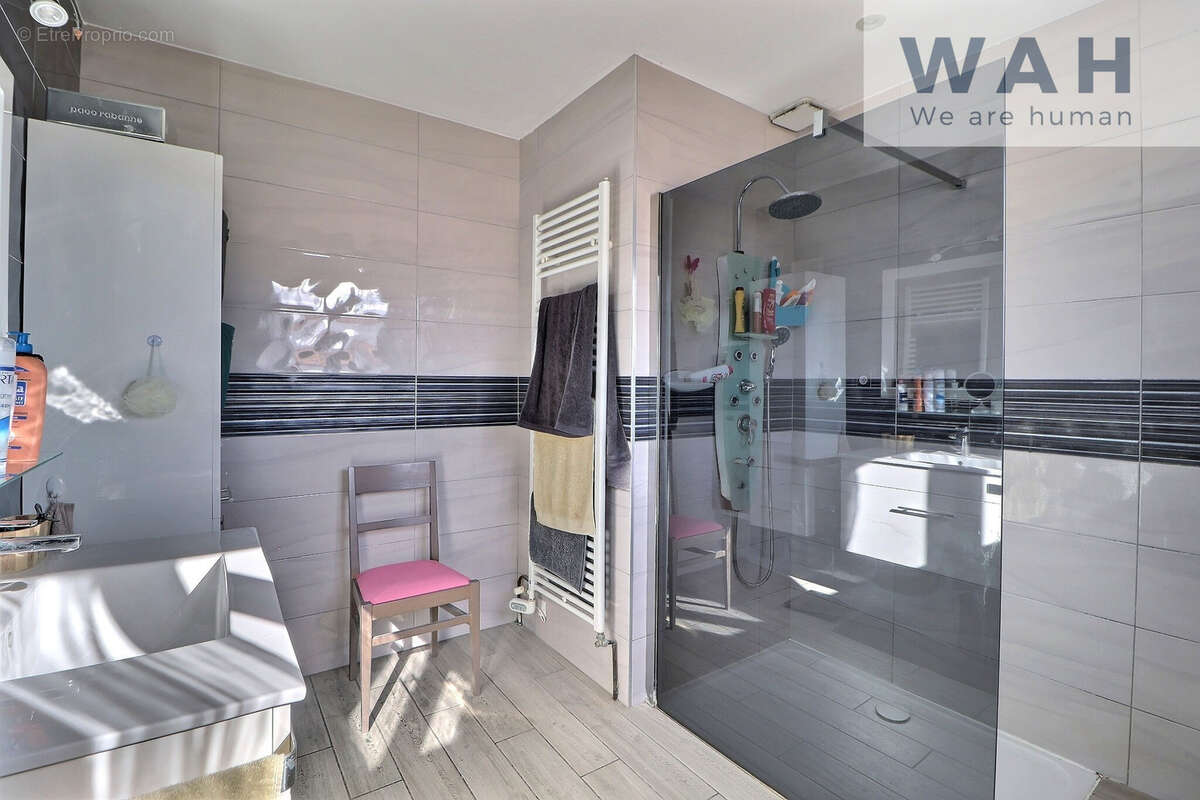 A vendre maison 5 pieces 130 m2 et appartement 2 pieces 68 m2 avec jardin et garage - photo 11