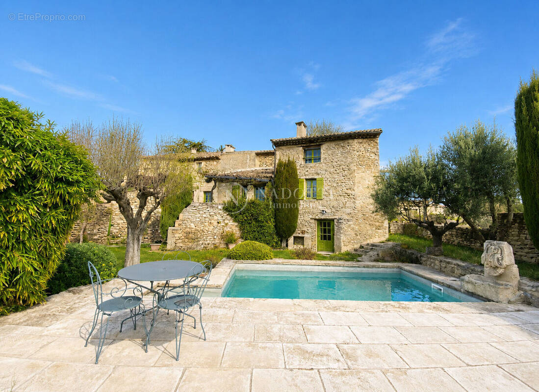 Maison à GORDES