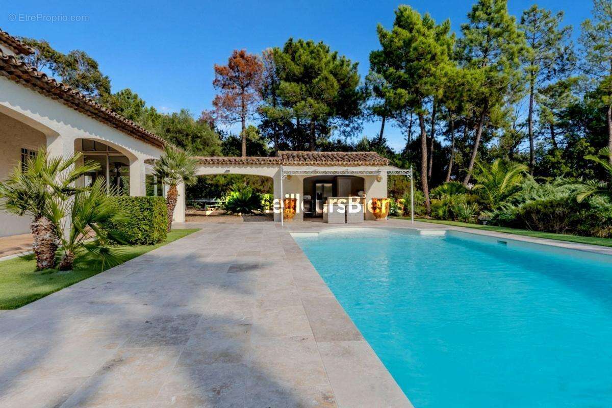 Maison à ROQUEBRUNE-SUR-ARGENS