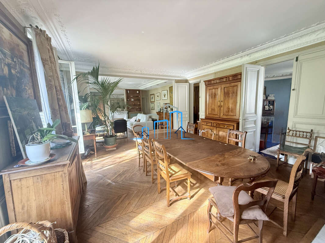 Appartement à PARIS-10E