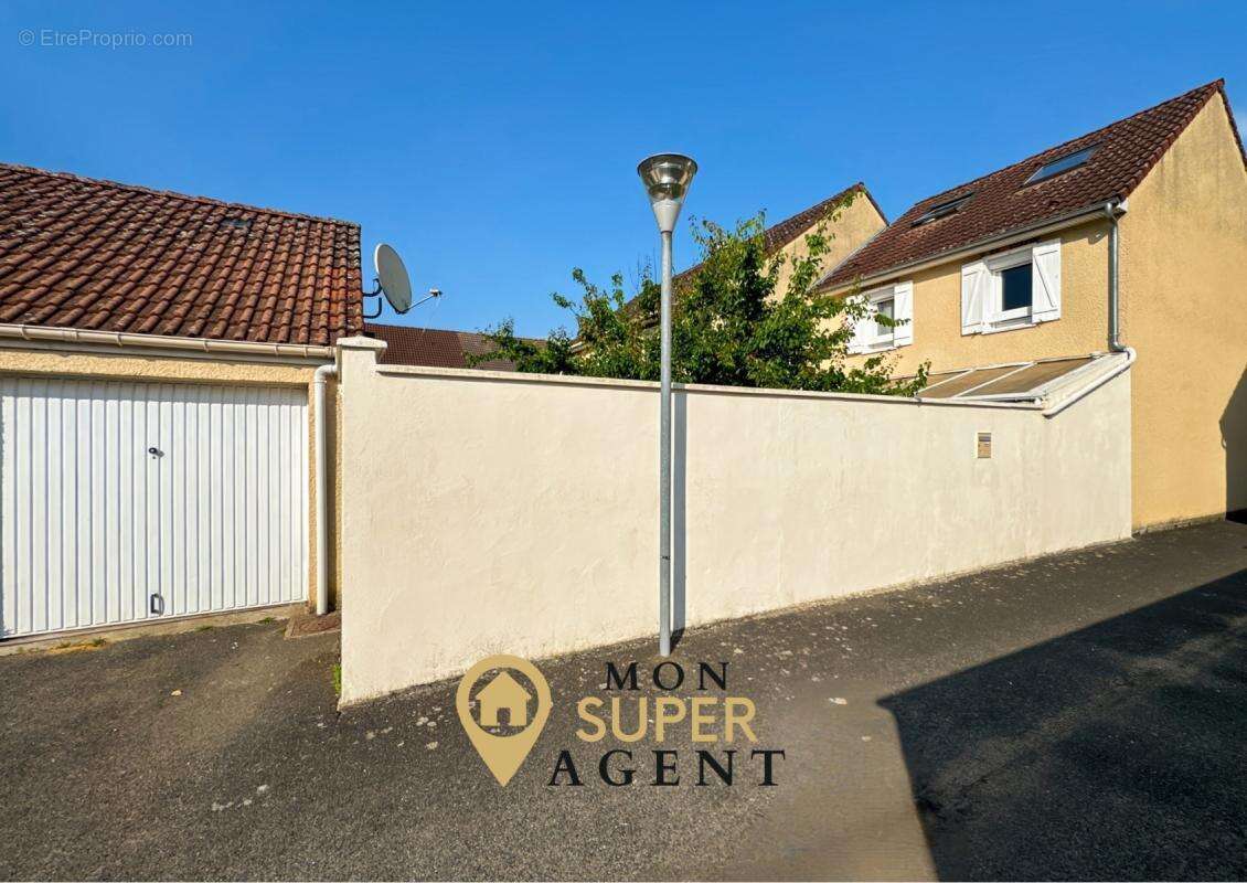 Maison à LE MEE-SUR-SEINE