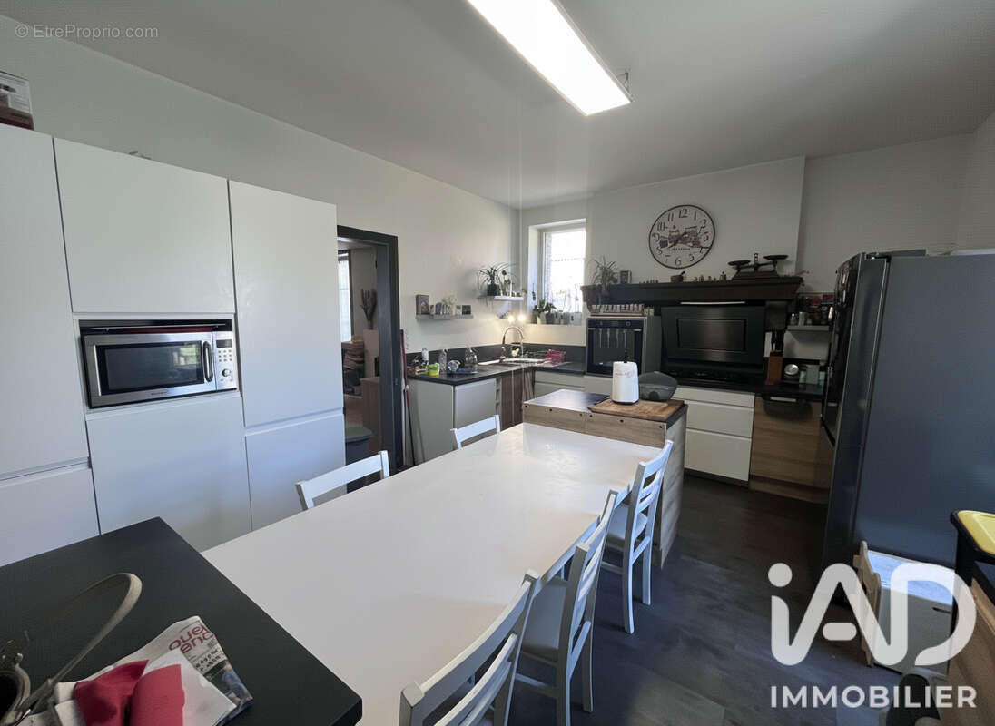 Maison 267 m² à Fougeres  - photo 6