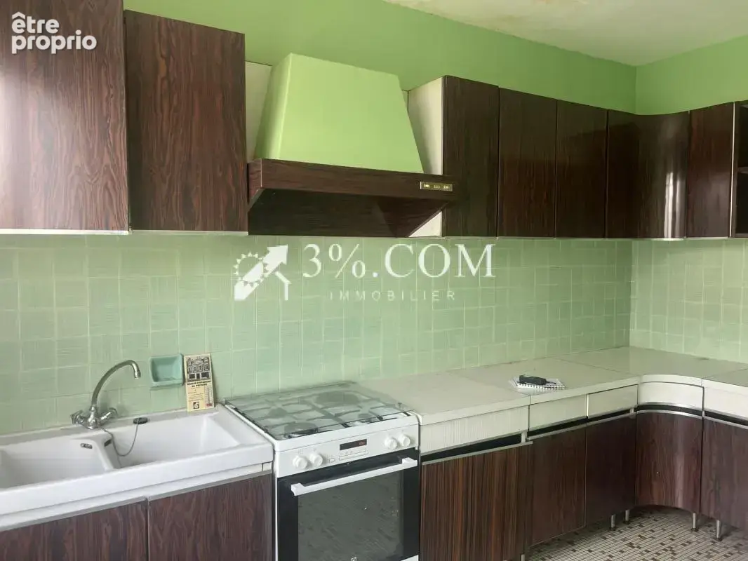 3%. com immobilier à  la villedieu du clain - photo 14