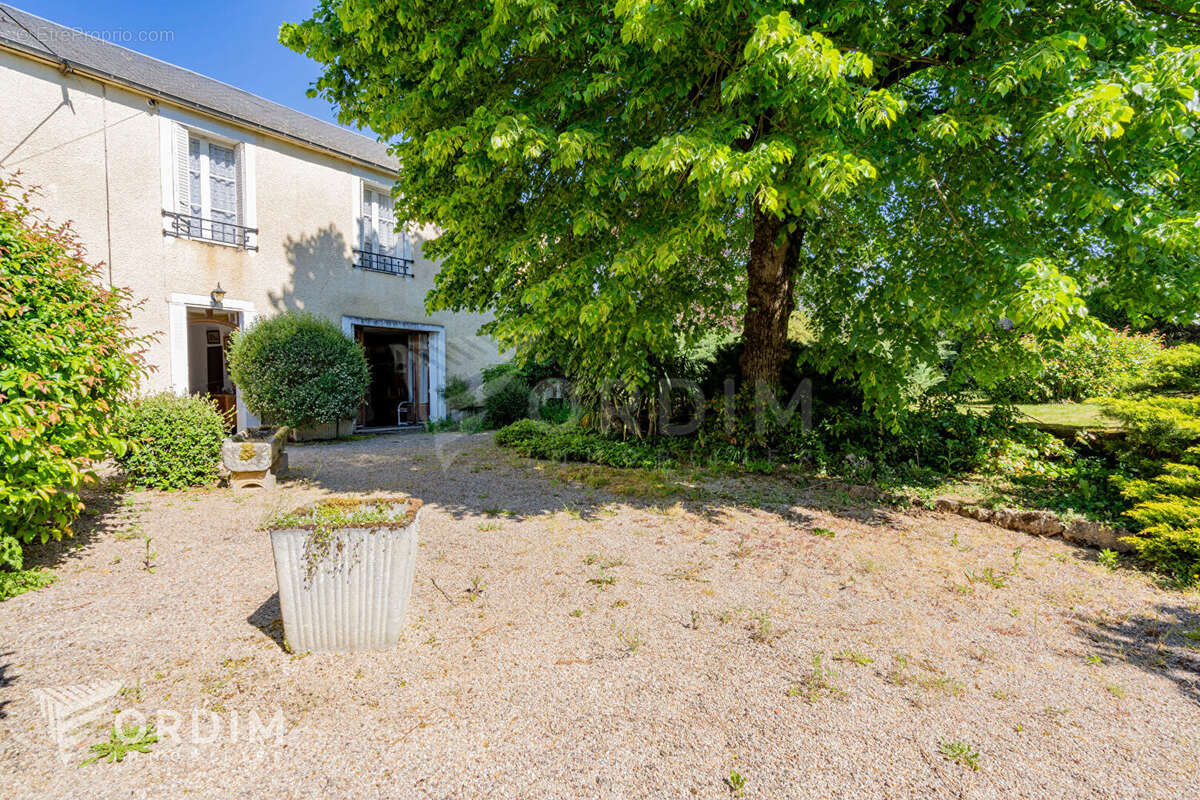 Maison à MENADES