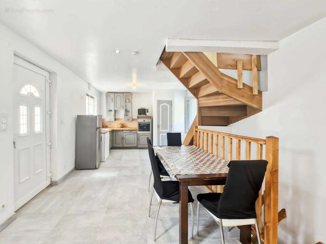 Maison à MONTREUIL-AUX-LIONS