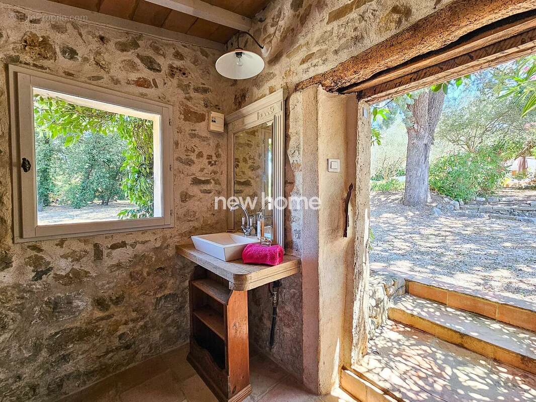 Magnifique bastide en pierre avec jardin clos et belle piscine avec cuisine d?été - photo 15