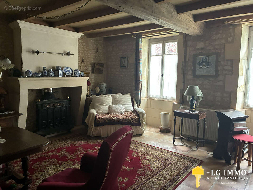 Belle maison familiale de 315 m2,  4 chambres, terrain 8000 m2, dependances - photo 3