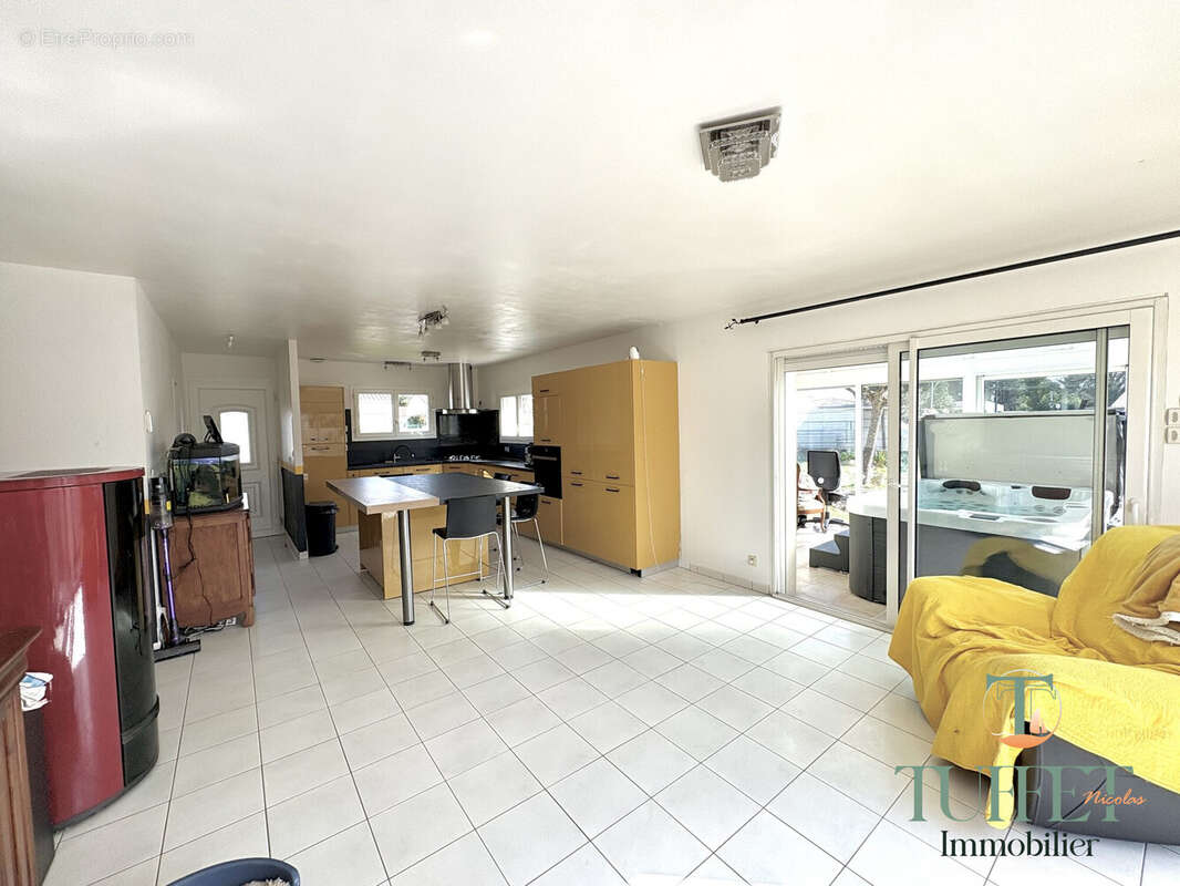 Maison 120 m² à La Tremblade  - photo 4