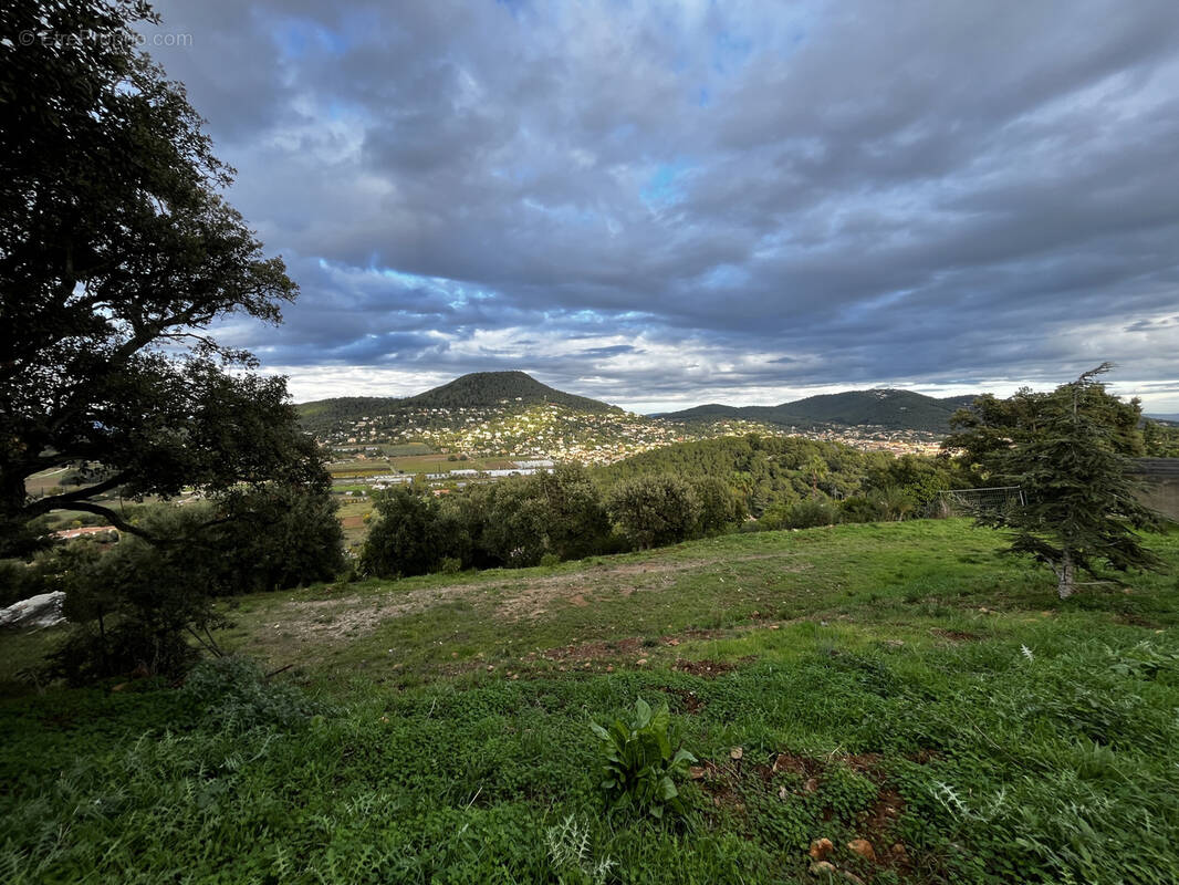 Terrain à CARQUEIRANNE