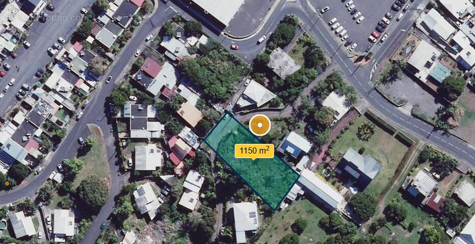 Terrain à LE TAMPON