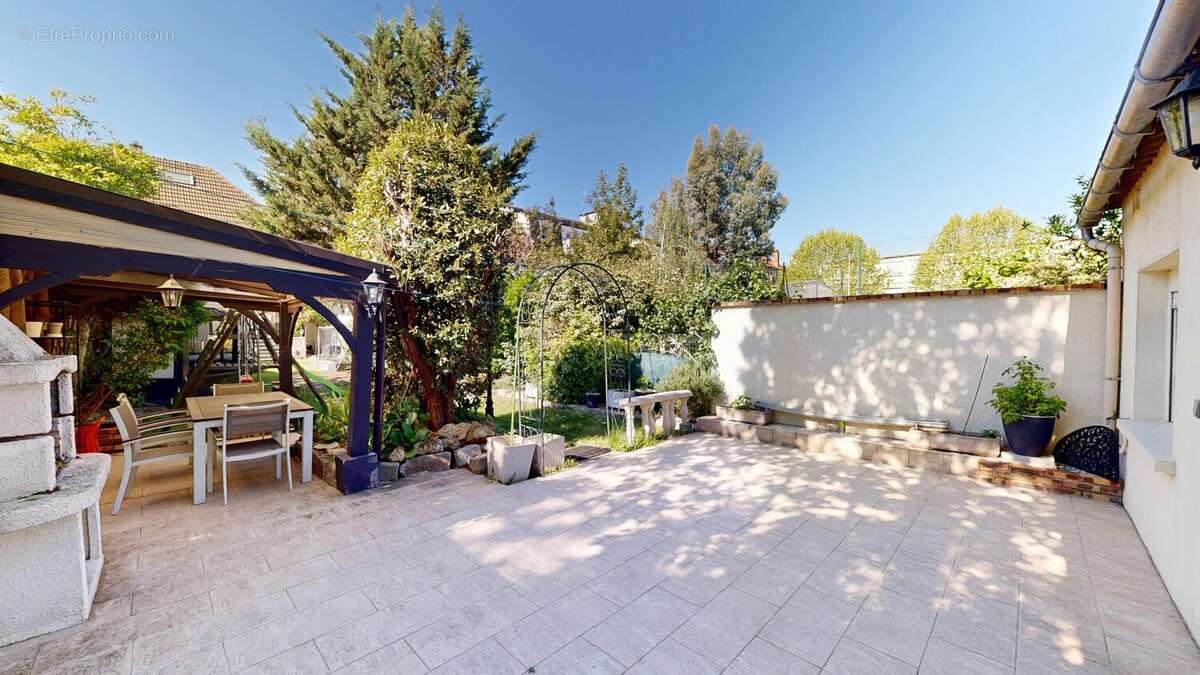 Maison à LIVRY-GARGAN