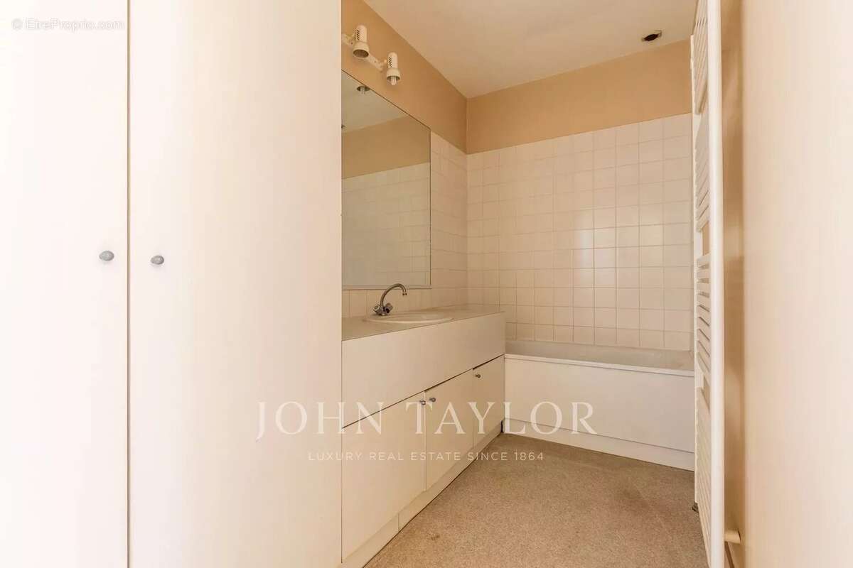 Appartement à rénover lumineux aux volumes généreux - Chartrons - John Taylor Bordeaux - photo 4
