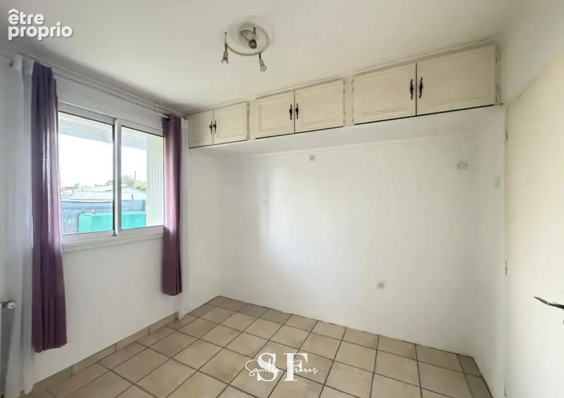 Brax - villa de plain pied avec double garage - dependance - terrain clos. - photo 7