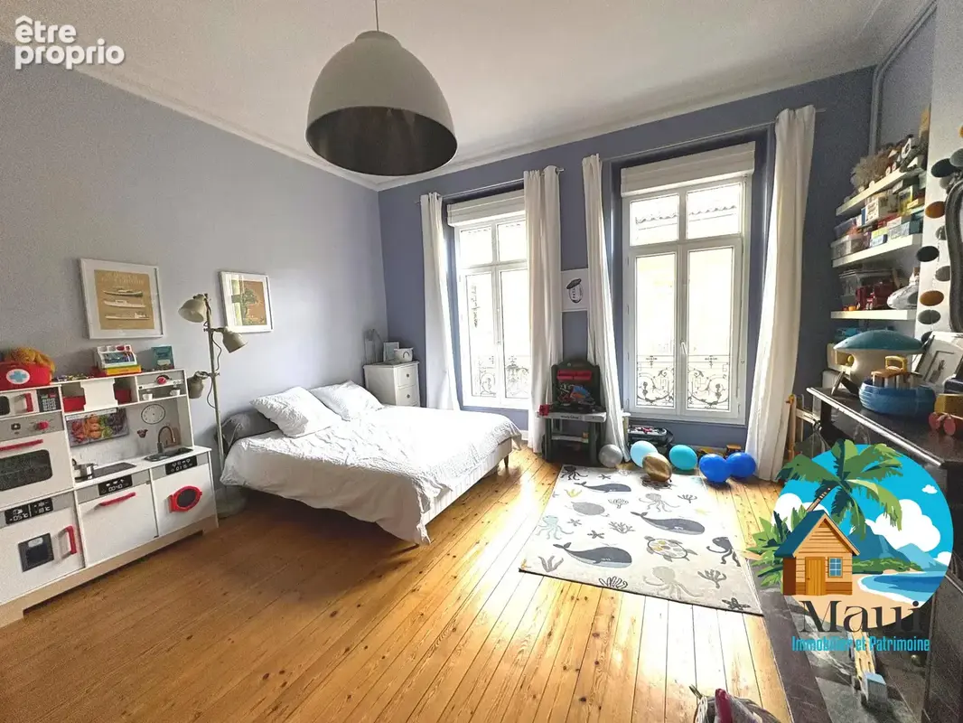 CHAMBRE COTE RUE