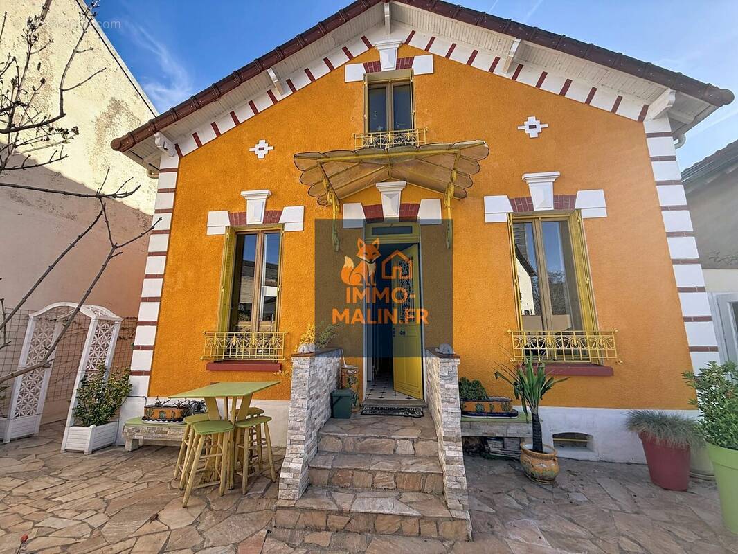 Facade - Maison à NANTERRE