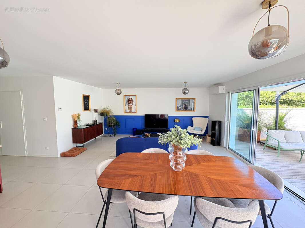 Maison à MORNAC-SUR-SEUDRE