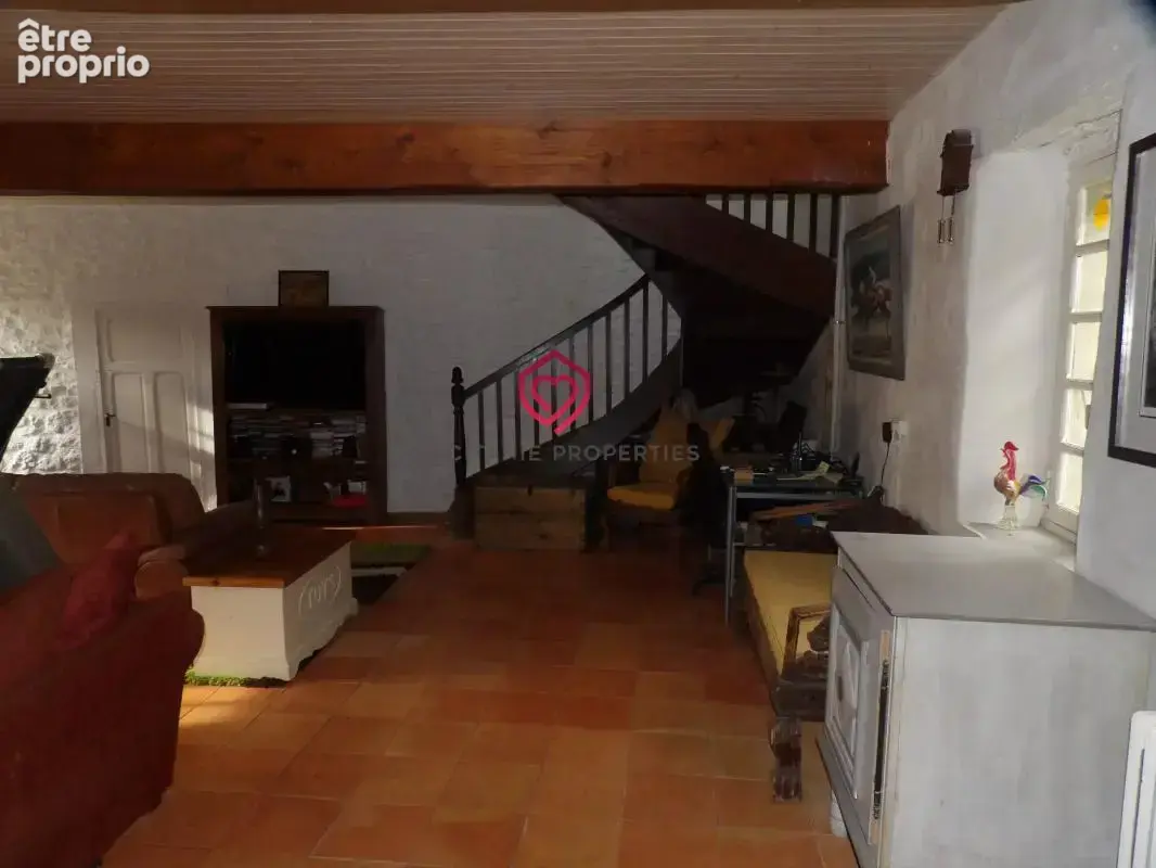 Ferme rénovée avec piscine, dépendances et 42 ha - photo 11