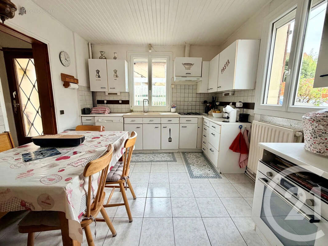 Maison à SAINT-THIBAULT-DES-VIGNES