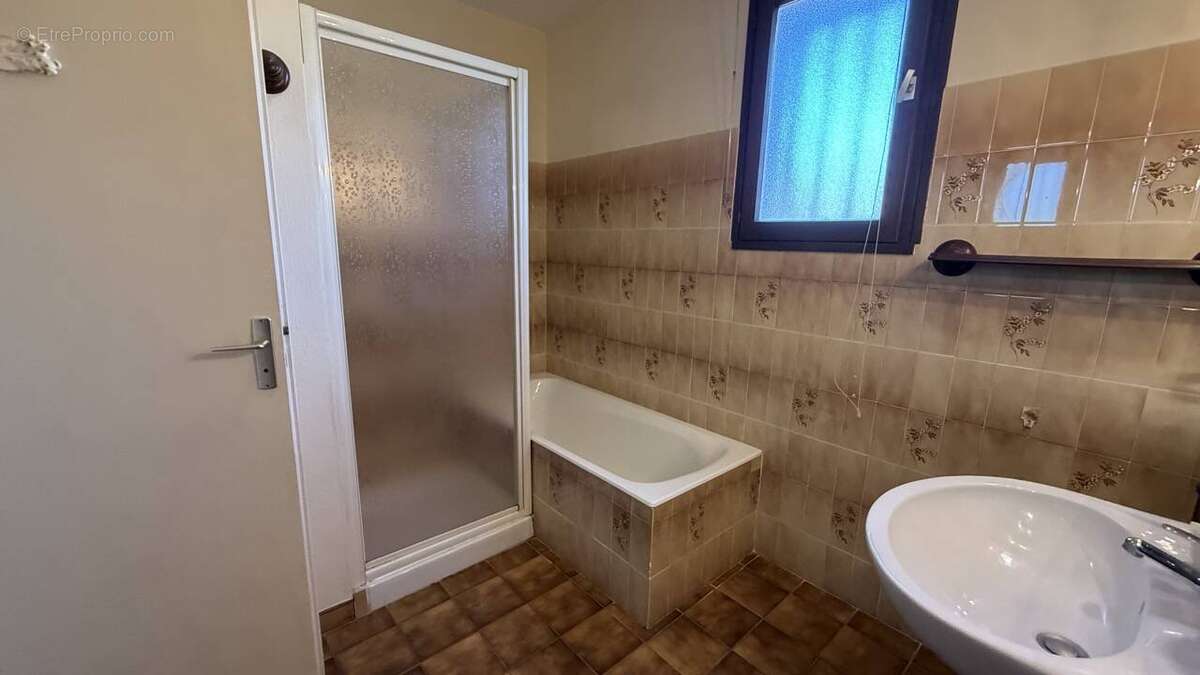 Maison à FIGANIERES