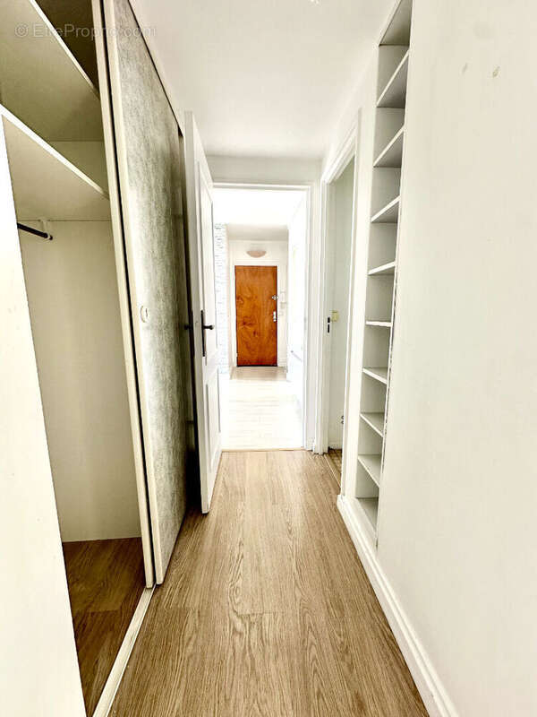 Appartement à LE MESNIL-LE-ROI