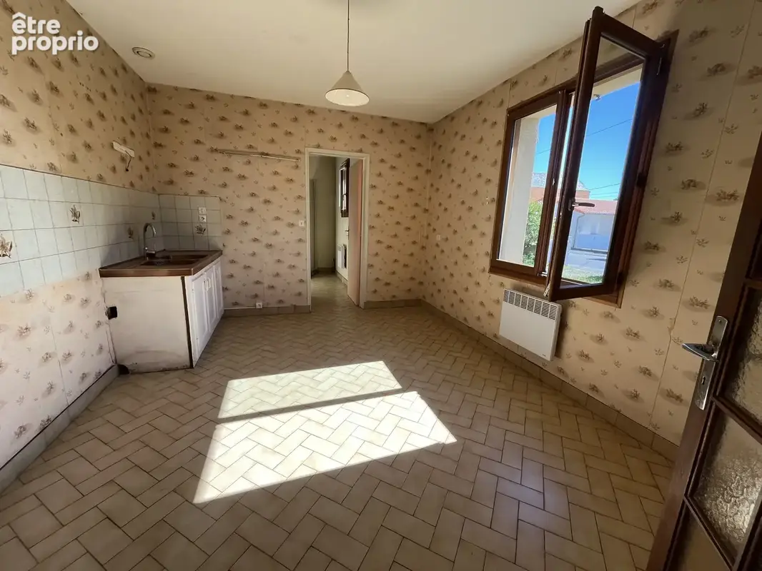 ref 112615 THOUARS Centre ville maison de plain pied type 4 avec jardin et garage - photo 3