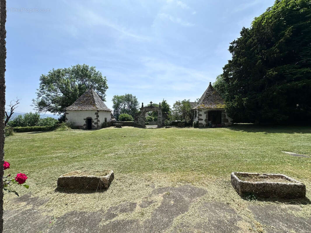 Maison à LACROIX-BARREZ
