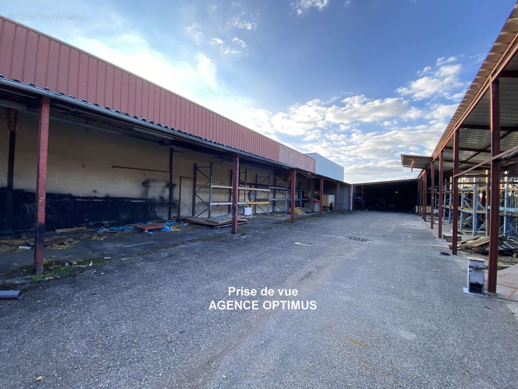 Commerce à VILLENEUVE-LA-GUYARD