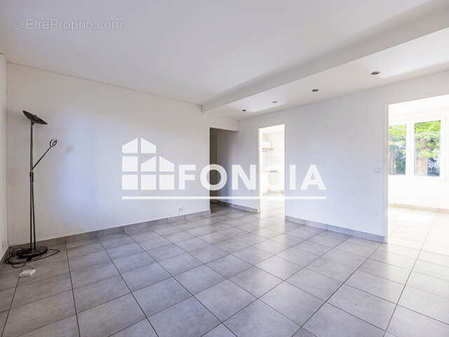 Appartement à MONTROUGE