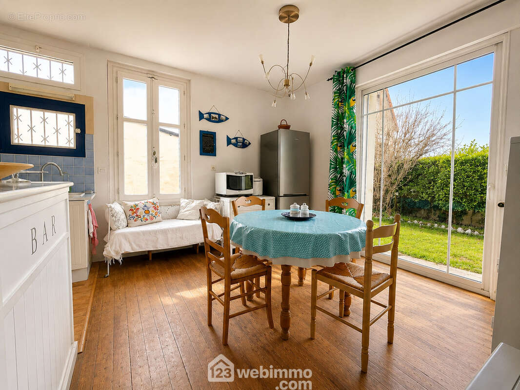 Avec son espace repas lumineux. - Maison à CHATELLERAULT