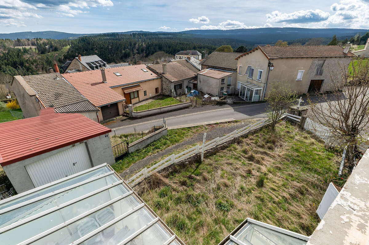 Maison à VEDRINES-SAINT-LOUP