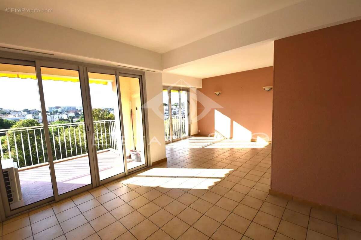 Appartement à LE CANNET