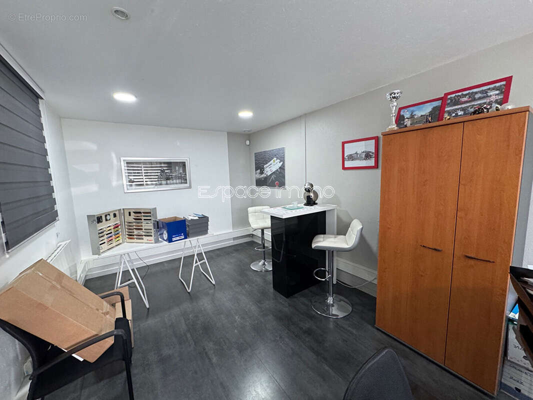 Ensemble de deux locaux commerciaux - eslettes - 357 m² - parking - photo 2