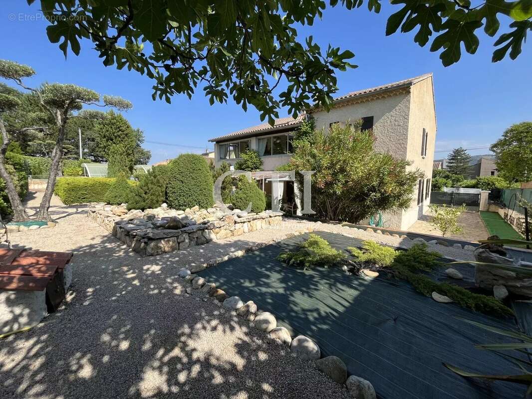 Maison à VAISON-LA-ROMAINE
