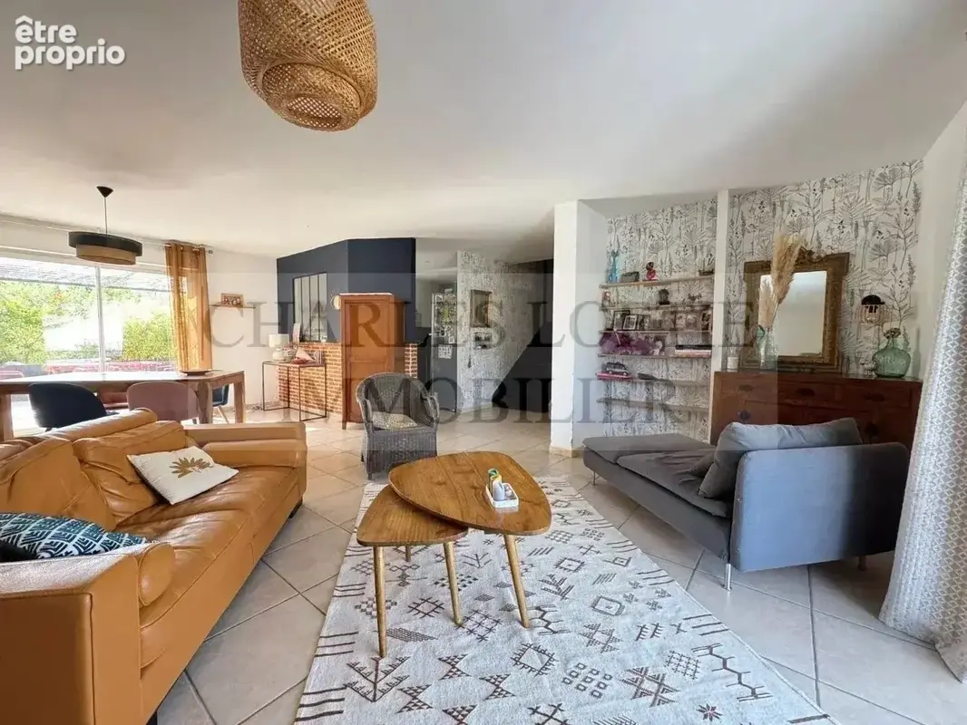 Maison et piscine sur 1770 m² de terrain - photo 5