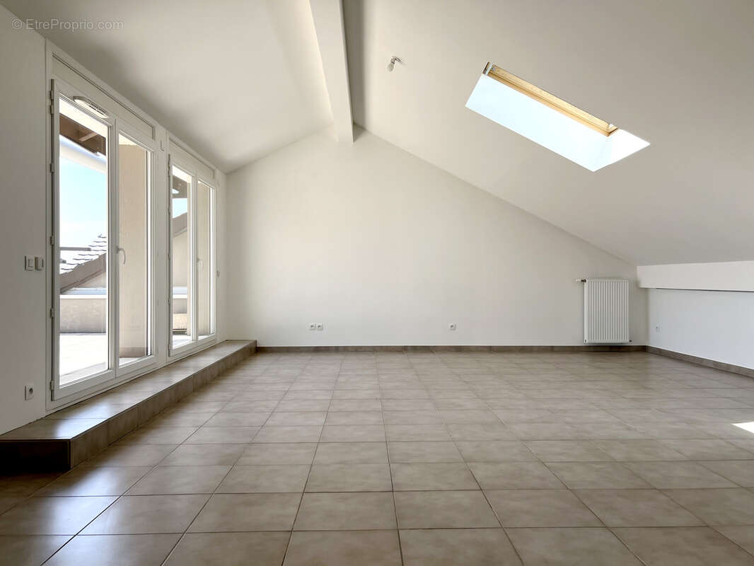 Appartement à VILLE-LA-GRAND