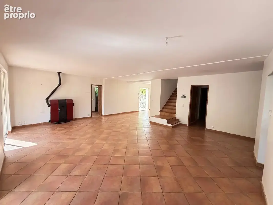Figanières – calme, beaux volumes et piscine – 430 000 € - photo 14