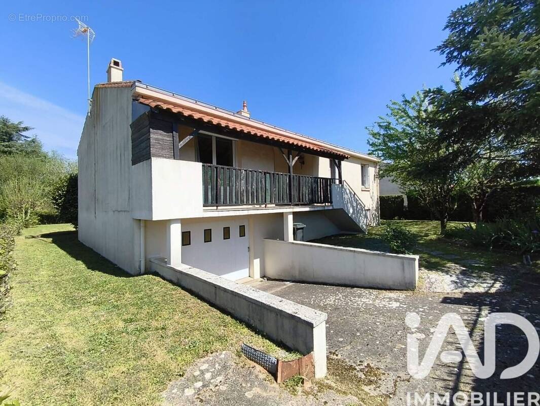 Photo 1 - Maison à SAINT-MARTIN-DES-NOYERS