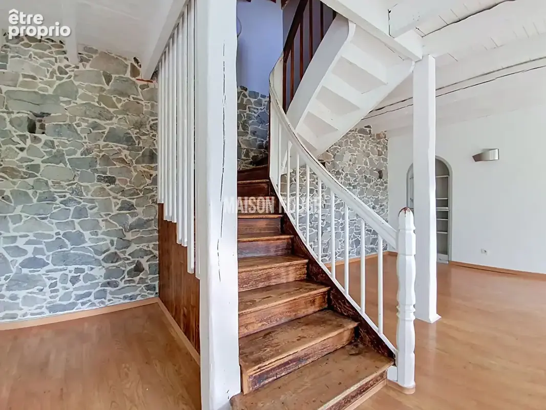 Le charme authentique et les volumes généreux qui font la différence - Maison à proximité du bourg de Yffiniac - photo 9