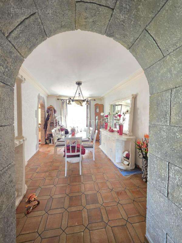 Vianne-maison de village avec jardin- 3 chambres- garage et pieces annexes - photo 10