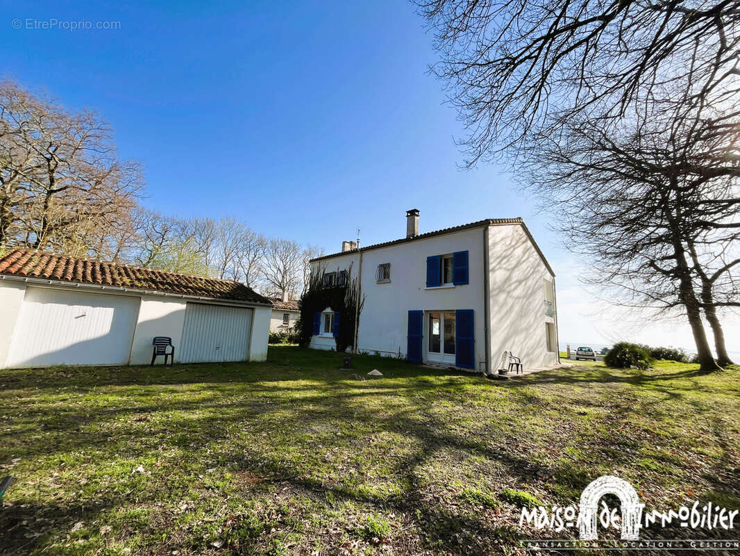 Maison à CHENAC-SAINT-SEURIN-D'UZET